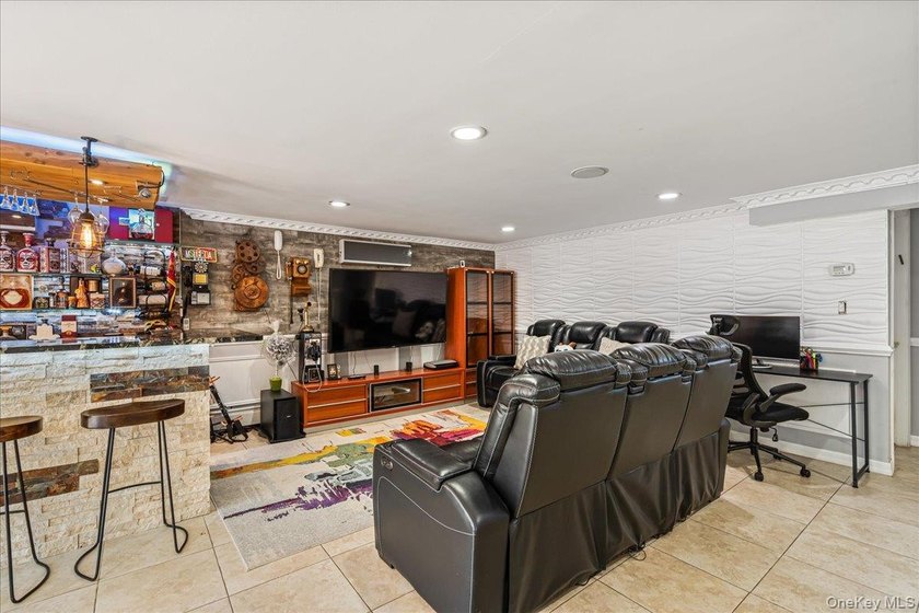 This expansive custom 3000sf renovated home with Central Air - photo 30
