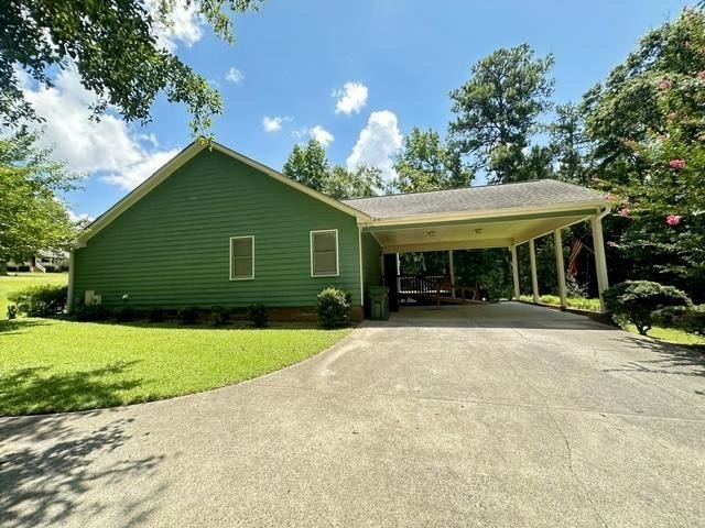 ESTATE SALE! 3BR 2BA split floor plan, greatroom,separate dining - photo 3
