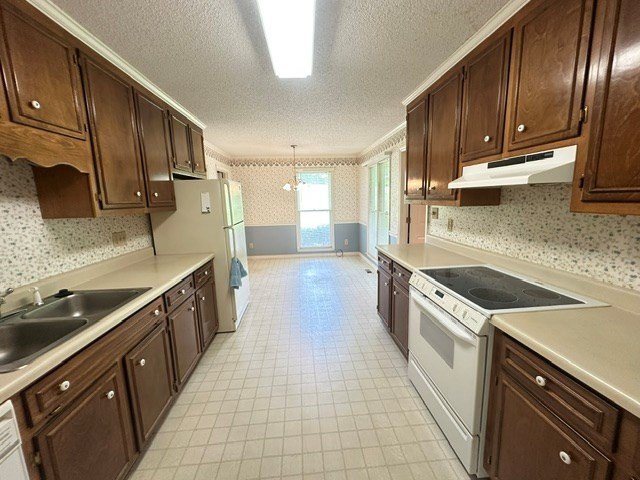 ESTATE SALE! 3BR 2BA split floor plan, greatroom,separate dining - photo 5