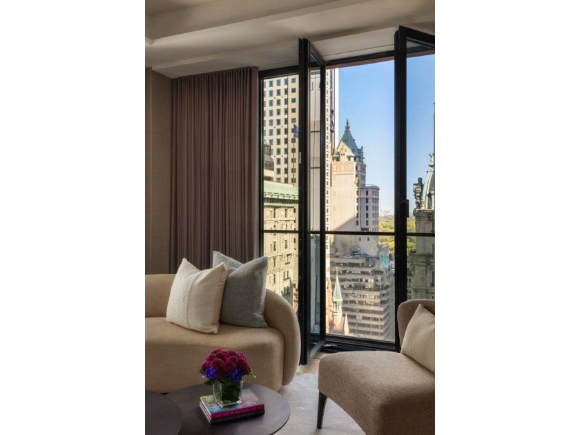 Welcome to Mandarin Oriental Residences, Fifth Avenue. Gilded - photo 6