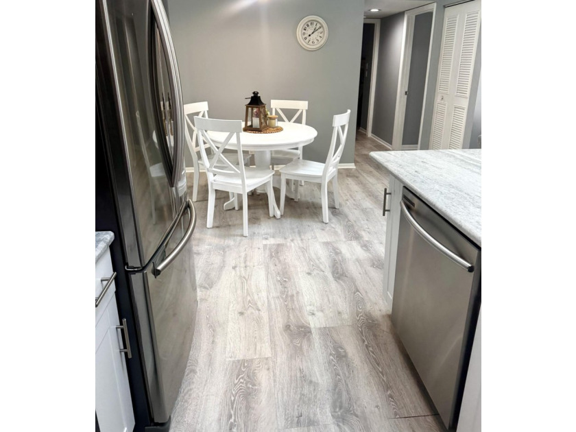 Completely remodeled 2 bedroom, 2 bath condo located on the 3rd - photo 12
