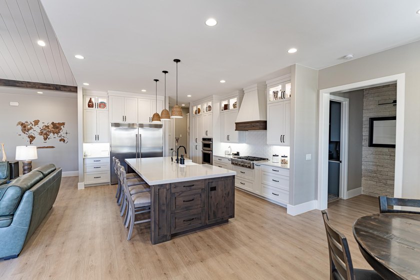 Custom home in beautiful, quiet neighborhood perched at the top - photo 14