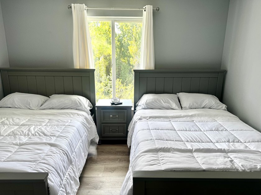 Completely remodeled 2 bedroom, 2 bath condo located on the 3rd - photo 16
