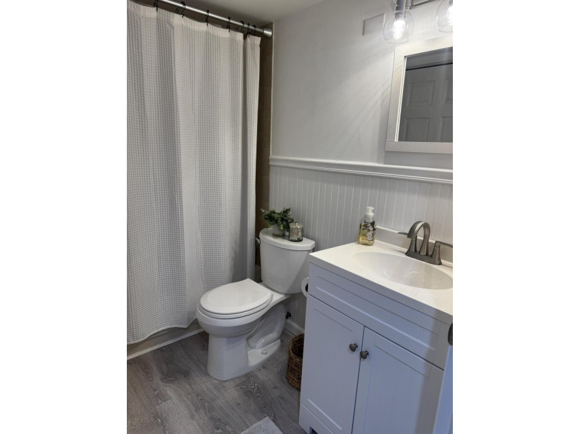 Completely remodeled 2 bedroom, 2 bath condo located on the 3rd - photo 17