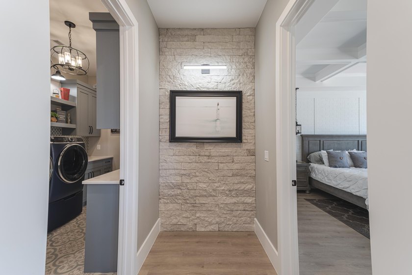 Custom home in beautiful, quiet neighborhood perched at the top - photo 17