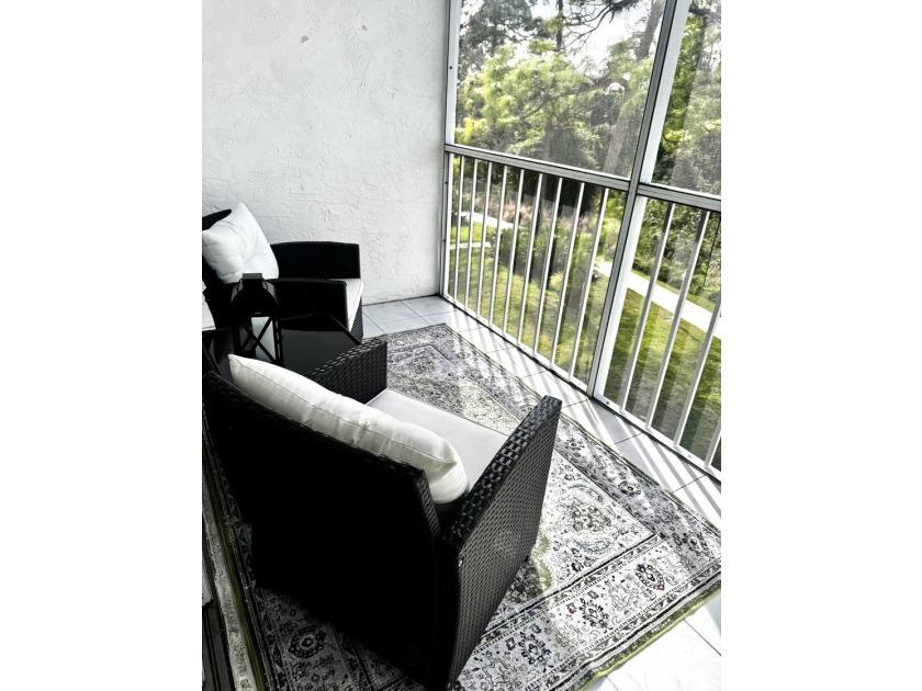 Completely remodeled 2 bedroom, 2 bath condo located on the 3rd - photo 18