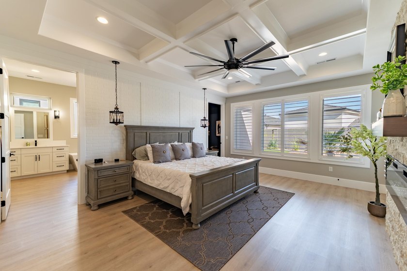Custom home in beautiful, quiet neighborhood perched at the top - photo 18
