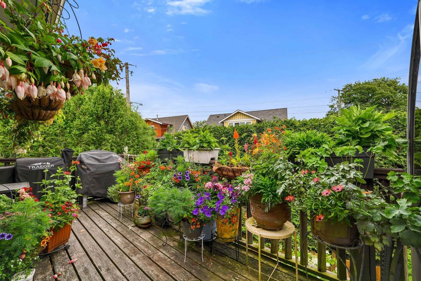 Beautiful corner home in sought-after MOUNTAIN VIEW PLACE! This - photo 20