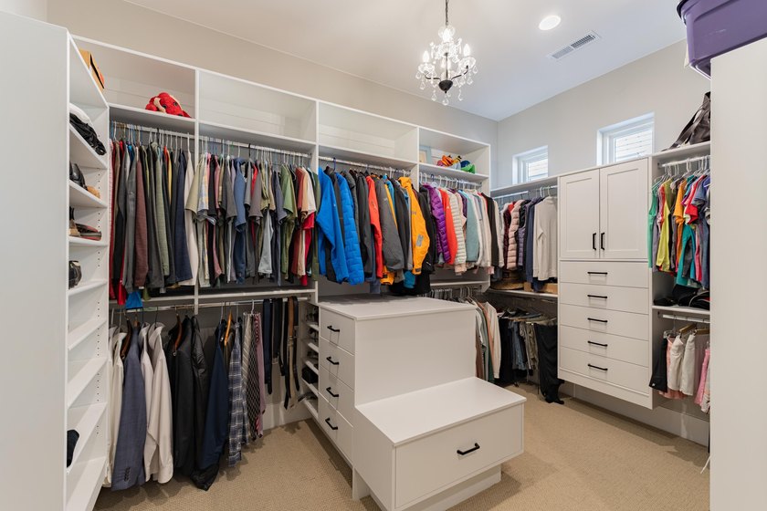 Custom home in beautiful, quiet neighborhood perched at the top - photo 20