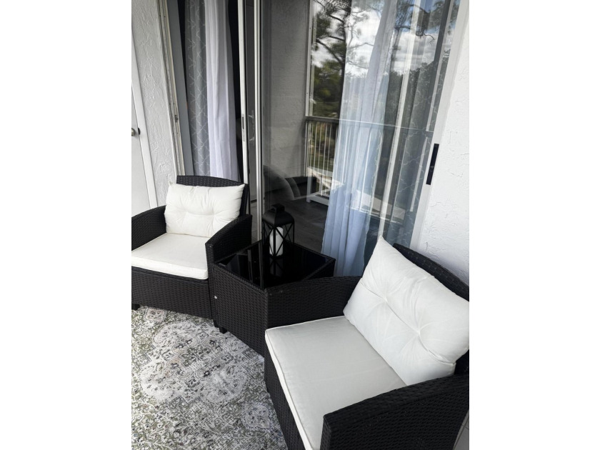 Completely remodeled 2 bedroom, 2 bath condo located on the 3rd - photo 22