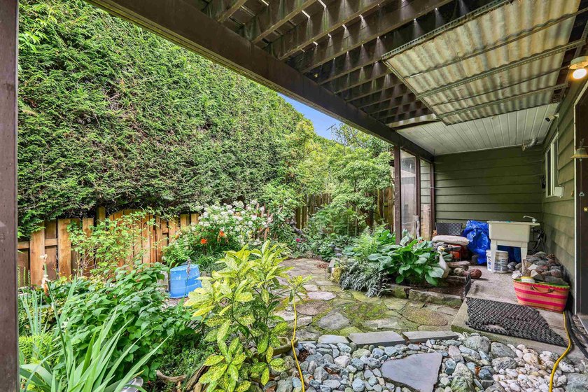 Beautiful corner home in sought-after MOUNTAIN VIEW PLACE! This - photo 23