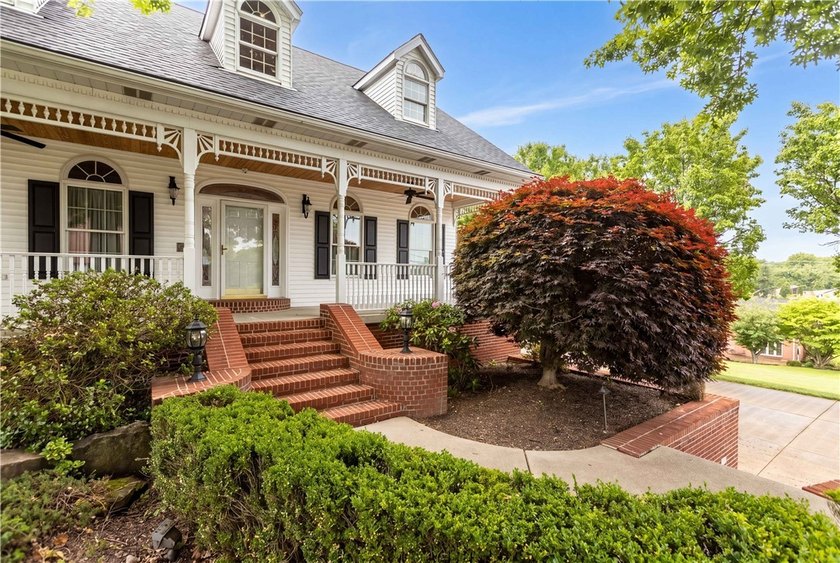 Stunning luxury multi-generational property on a professionally - photo 3