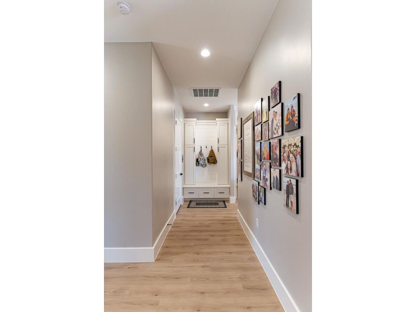 Custom home in beautiful, quiet neighborhood perched at the top - photo 24