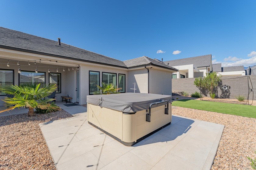 Custom home in beautiful, quiet neighborhood perched at the top - photo 36