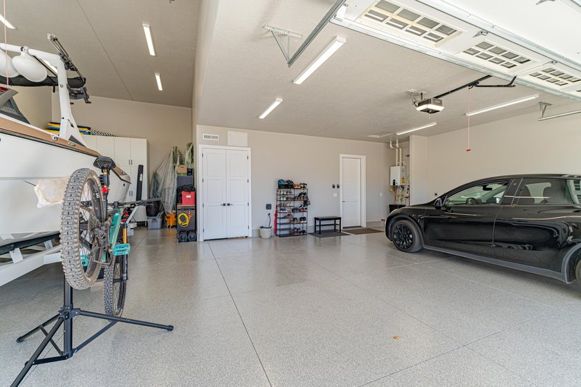 Custom home in beautiful, quiet neighborhood perched at the top - photo 40