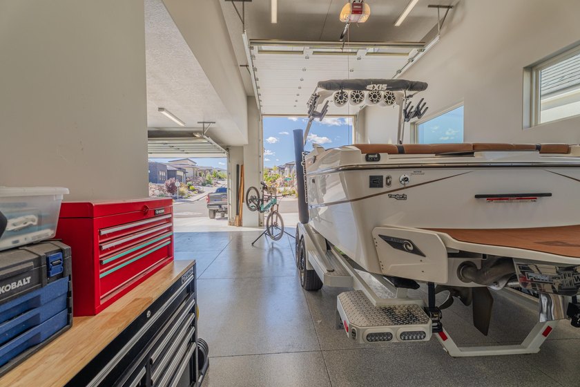 Custom home in beautiful, quiet neighborhood perched at the top - photo 41