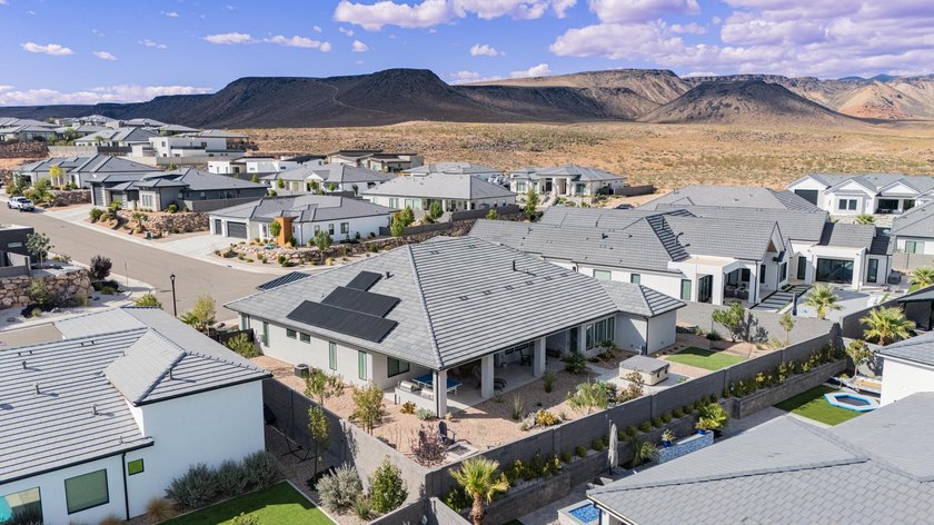 Custom home in beautiful, quiet neighborhood perched at the top - photo 42