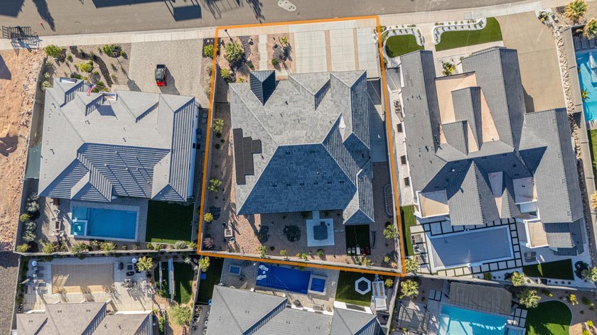 Custom home in beautiful, quiet neighborhood perched at the top - photo 43