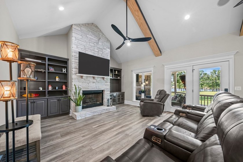 EXTRAORDINARY OPPORTUNITY TO OBTAIN OVER 4 ACRES OF PRIME LEVEL - photo 4