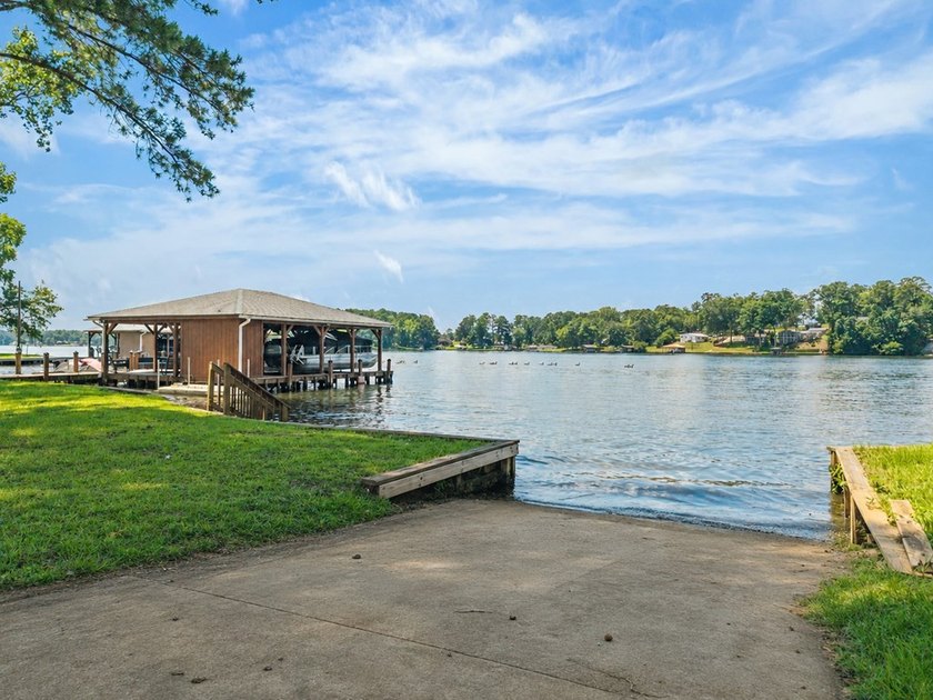 EXTRAORDINARY OPPORTUNITY TO OBTAIN OVER 4 ACRES OF PRIME LEVEL - photo 8