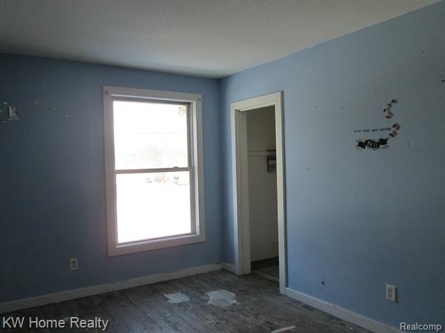 Opportunity for a great investment with a ton of space/waiting - photo 11