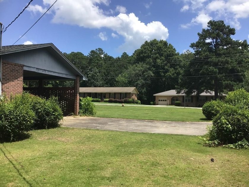 INVESTOR SPECIAL!! This all brick home located in Carrington - photo 2