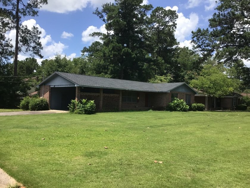 INVESTOR SPECIAL!! This all brick home located in Carrington - photo 3
