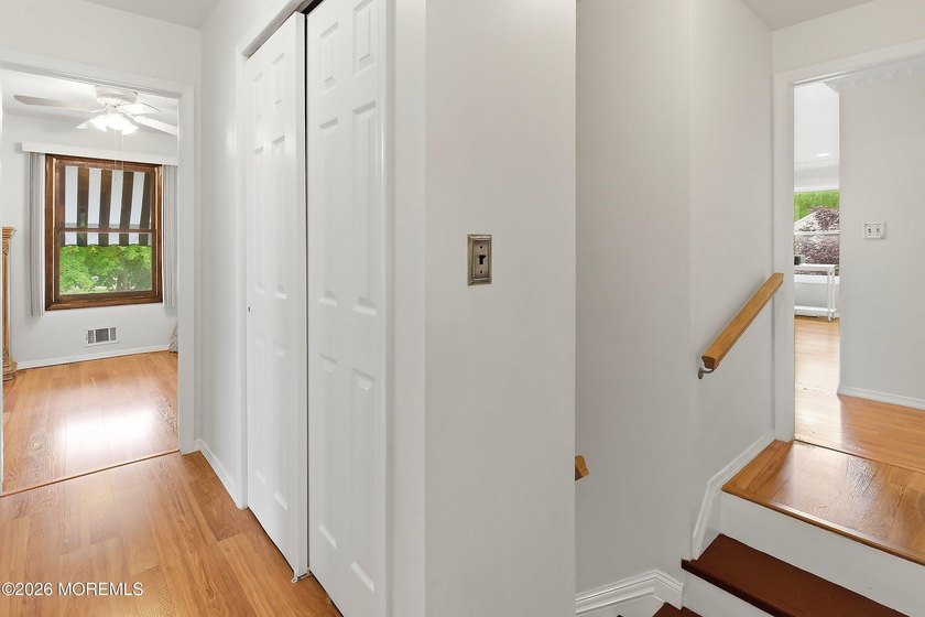 Spacious &amp; beautifully maintained, this charming 4-bedroom - photo 24