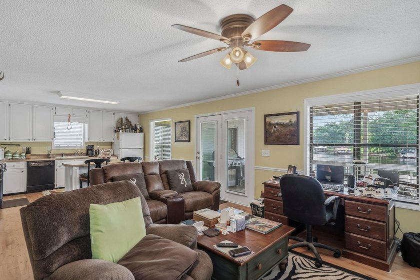 Welcome to 477 Avant Road, where classic Lake Sinclair cottage - photo 6