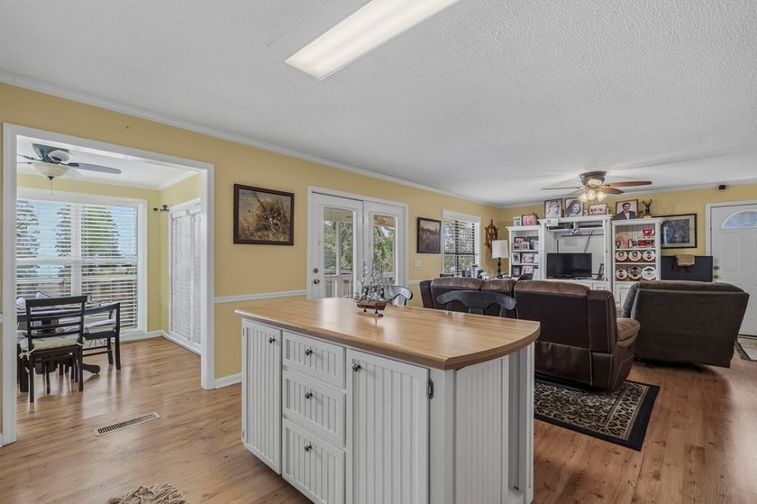 Welcome to 477 Avant Road, where classic Lake Sinclair cottage - photo 7