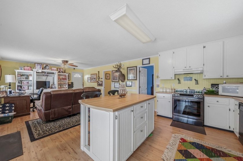 Welcome to 477 Avant Road, where classic Lake Sinclair cottage - photo 9
