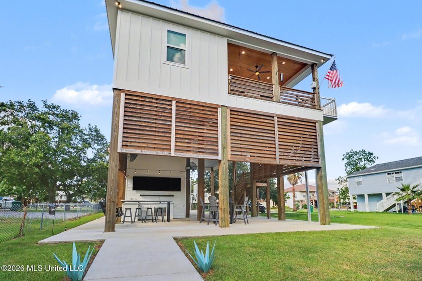 Welcome to your private waterfront escape in one of Bay St - photo 2