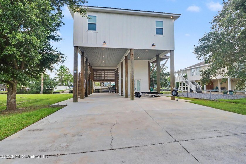 Welcome to your private waterfront escape in one of Bay St - photo 3