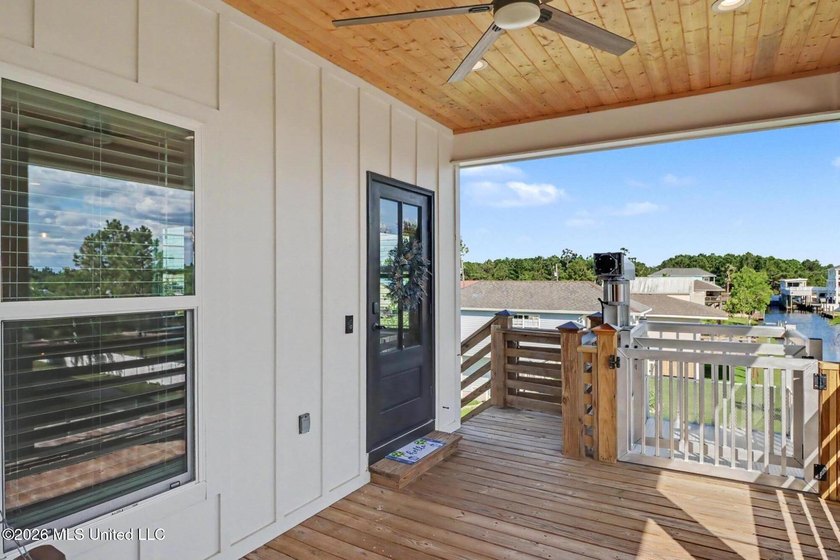 Welcome to your private waterfront escape in one of Bay St - photo 4