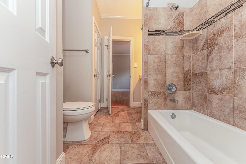 Classic all-brick elegance meets timeless interior craftsmanship - photo 12