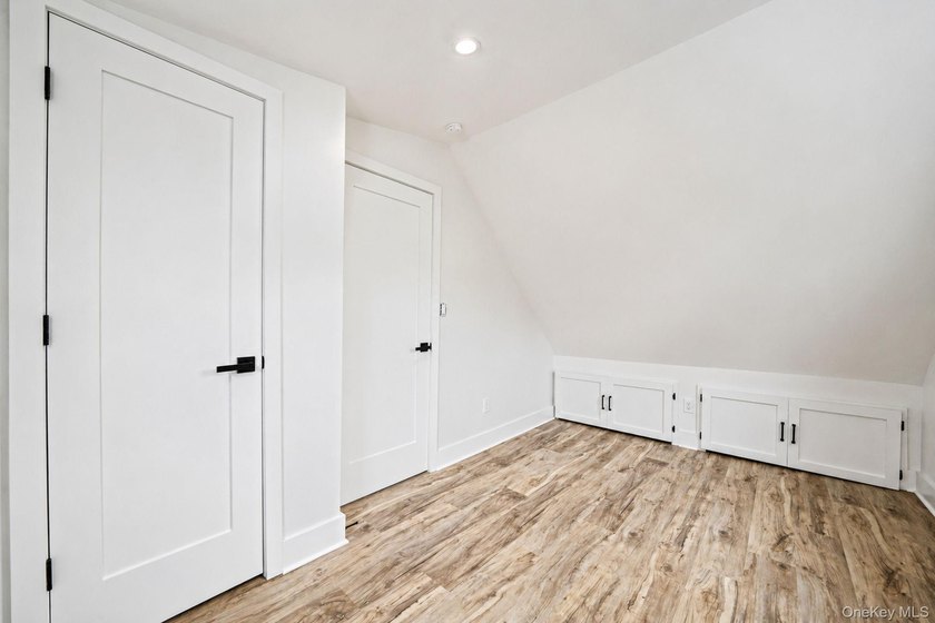 Turnkey Renovated Farmhouse-Style Cape - Elwood School District - photo 21