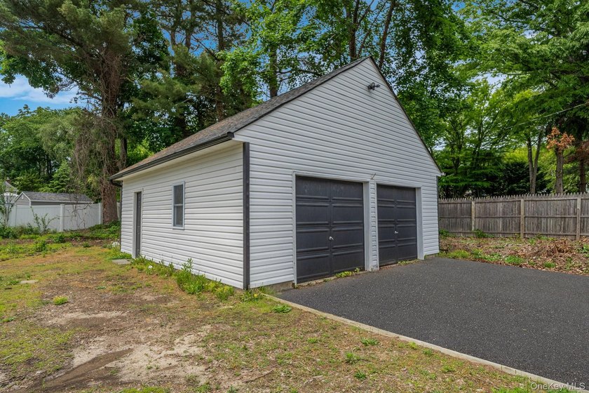 Turnkey Renovated Farmhouse-Style Cape - Elwood School District - photo 22