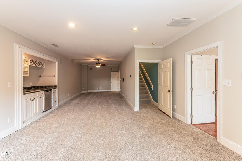 Classic all-brick elegance meets timeless interior craftsmanship - photo 22