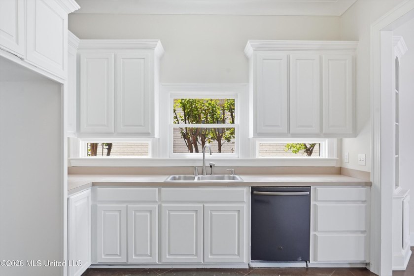 This 3 bedroom 2.5 bath custom built, 1 owner home is ready to - photo 24