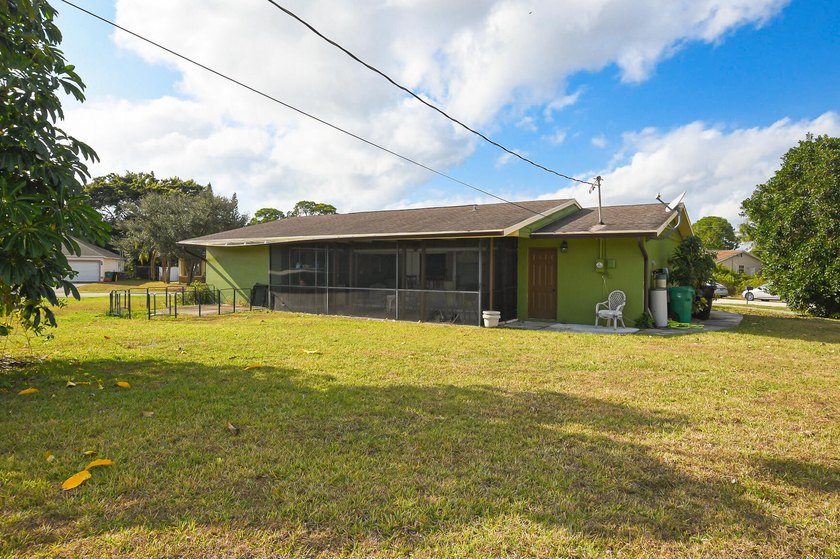 HOME SITS ON 1/3 OF AN ACRE BEAUTIFUL CORNER LOT! UPDATED - photo 29