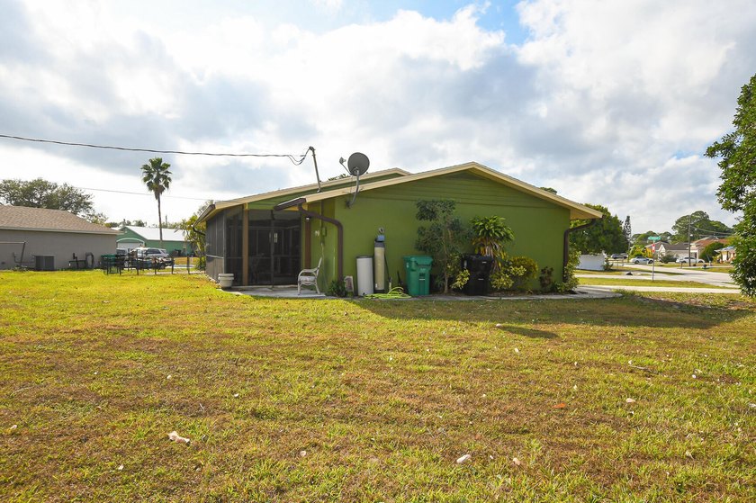 HOME SITS ON 1/3 OF AN ACRE BEAUTIFUL CORNER LOT! UPDATED - photo 34