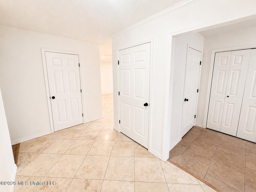Welcome to one of North Biloxi's most sought-after - photo 15