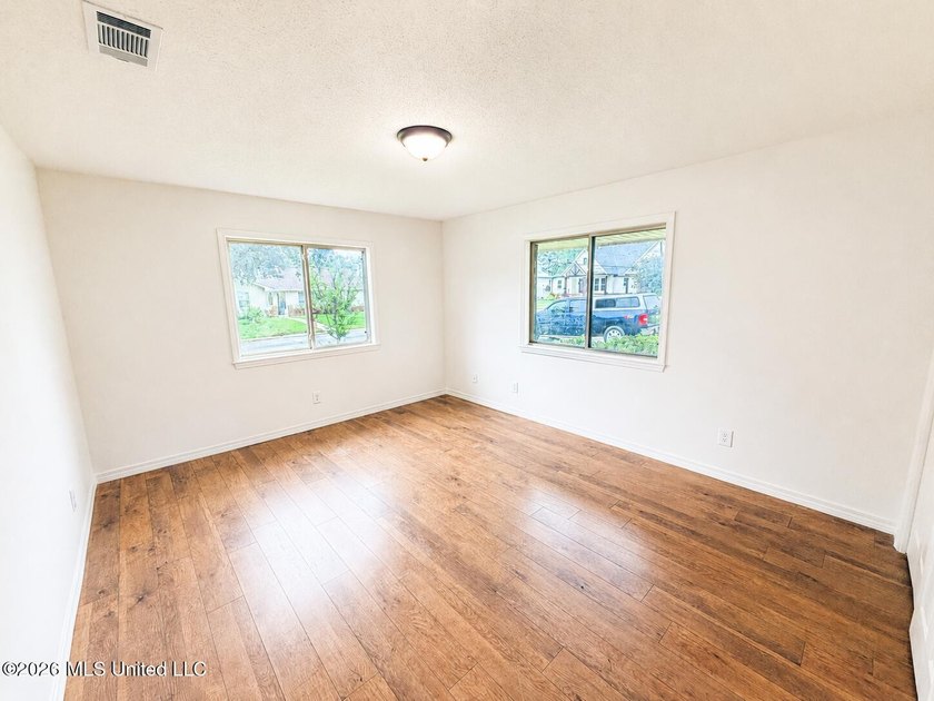 Welcome to one of North Biloxi's most sought-after - photo 19