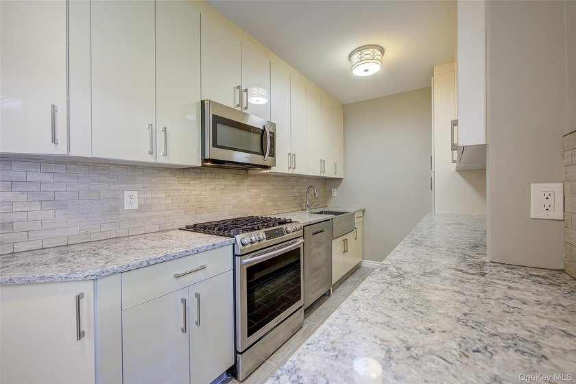 Welcome to this stunning 2-Bedroom, 1-Bath apartment in an - photo 21