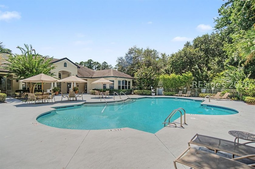 Beautifully updated remodeled second floor Villa. 2 bedrooms, 2 - photo 25