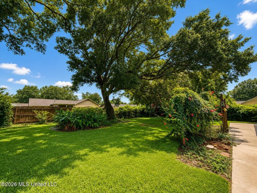 Welcome to one of North Biloxi's most sought-after - photo 28