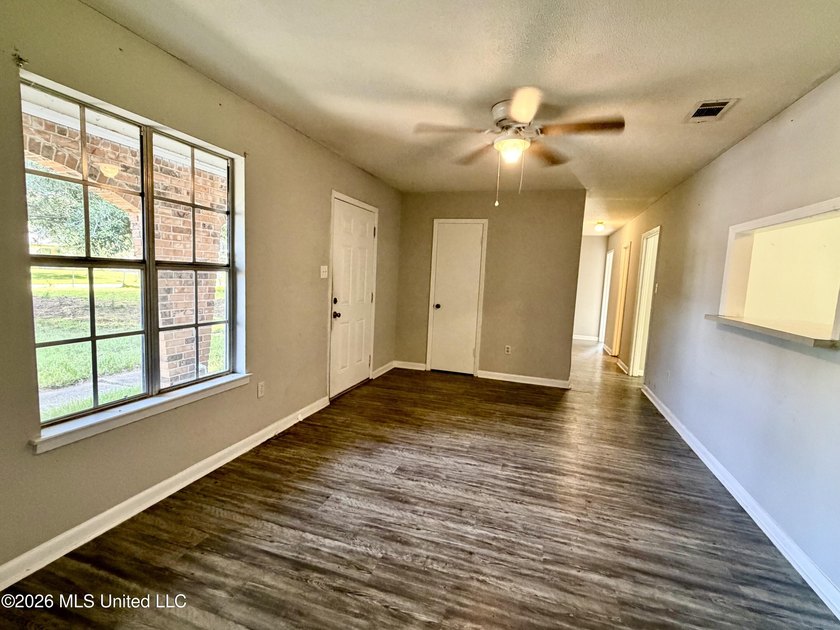 Investor Special ! Brick Home on a Slab. Your chance to do a - photo 6