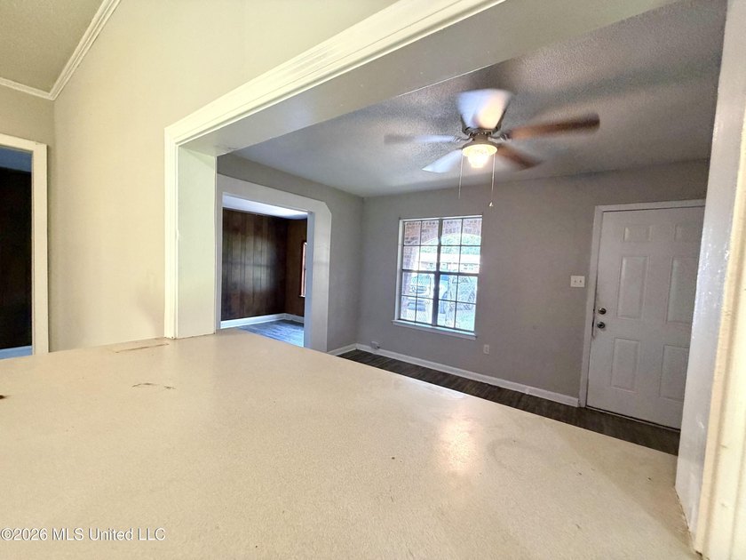 Investor Special ! Brick Home on a Slab. Your chance to do a - photo 7