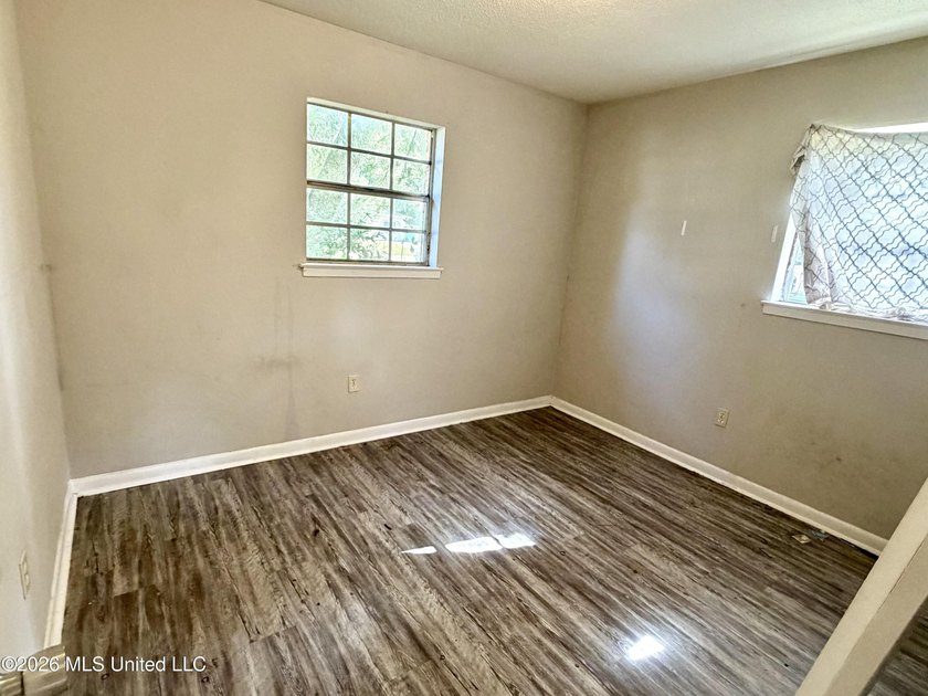 Investor Special ! Brick Home on a Slab. Your chance to do a - photo 10