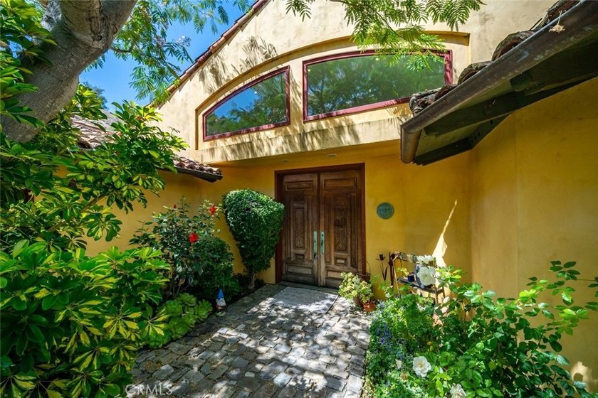 Maison du Soleil-perched in the highly desirable Royal Heights - photo 8